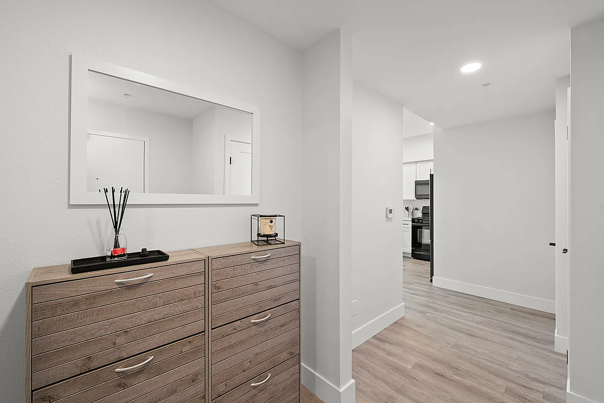 2 bed, 1113 sqft, $5,200 — Photo 2