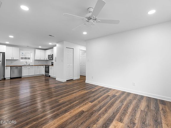 5th image of 522 Fern St