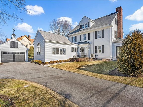 4th image of 30 Greenwood Ave E