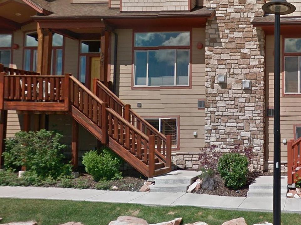 Front view from Oslo Ln