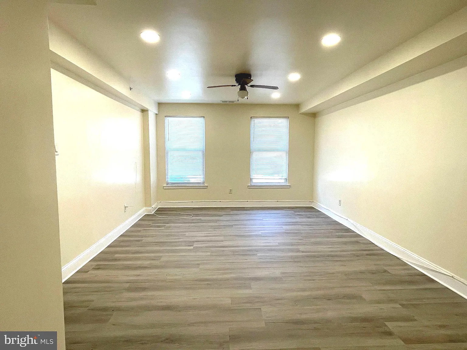 2 bed, 1.0 bath, 800 sqft, $1,600 — Photo 2