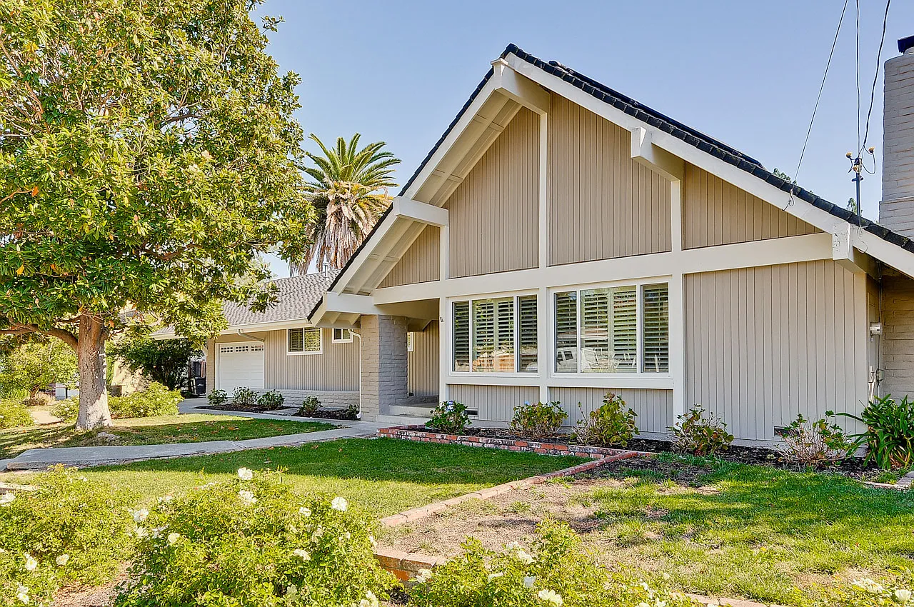 102 Medinah Pl photo 1