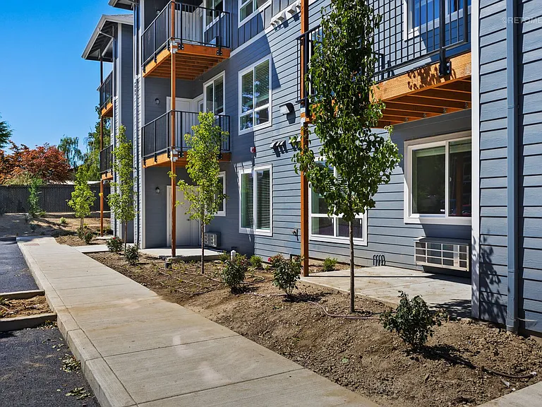 Creek's Edge Apartments — Photo 17