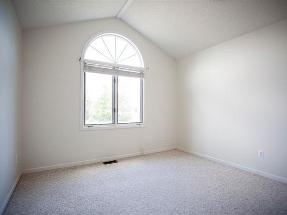 5th image of 501 Coventry Cres
