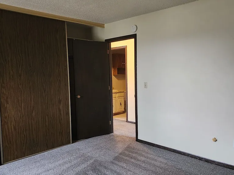 419 & 427 Bryant Ave NW — Photo 23