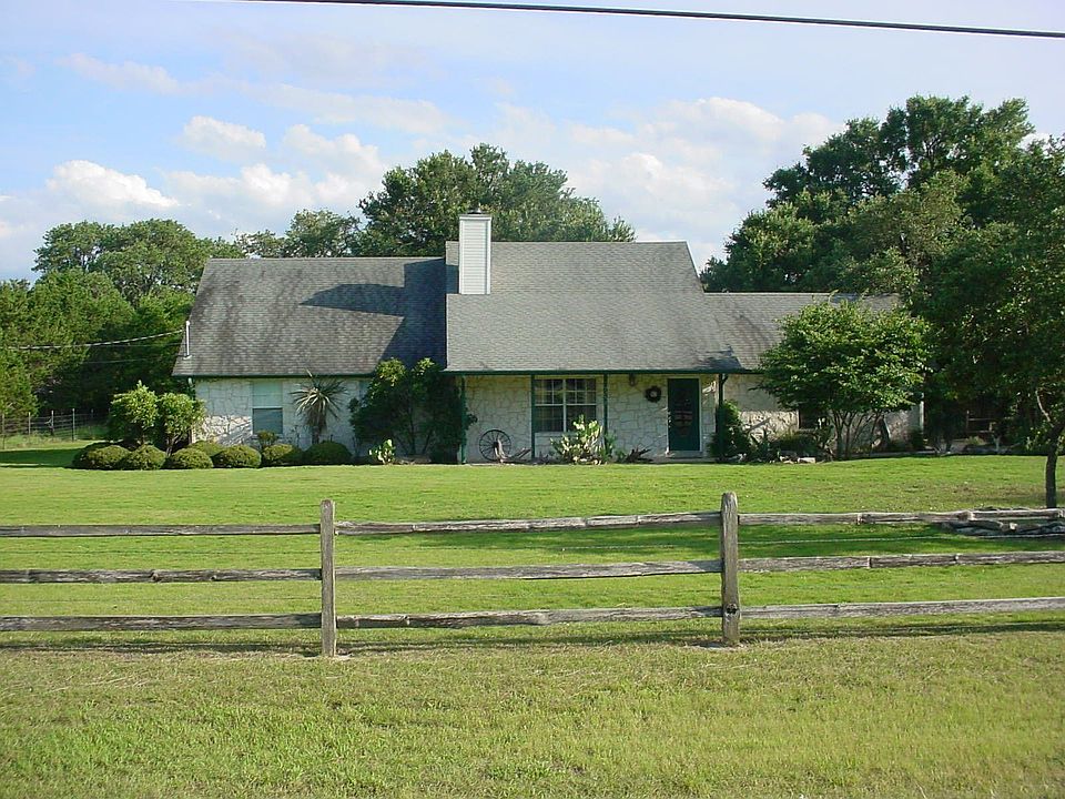 Breathtaking Spacious Hill Country Charm