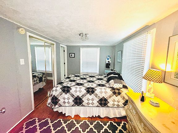 4th image of 525 W Spiller St