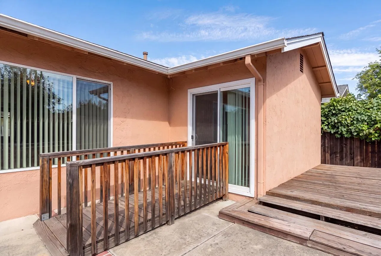 3 bed, 1592 sqft, $5,200 — Photo 1