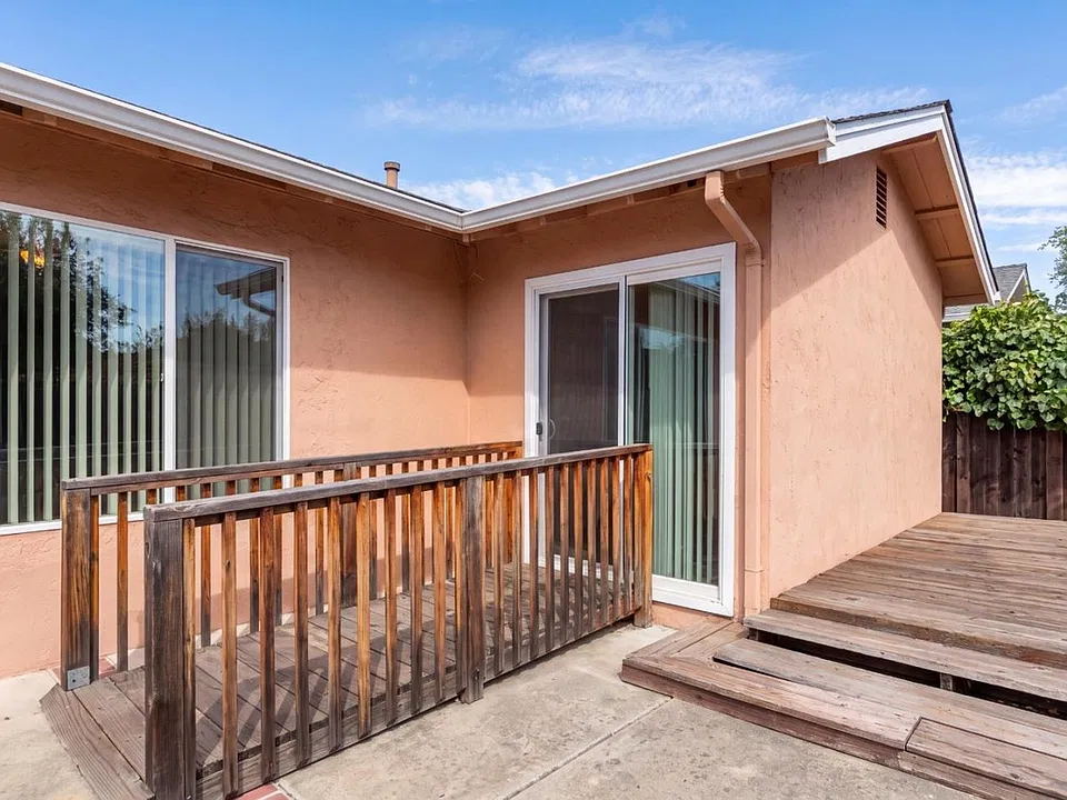 3444 Kenyon Dr