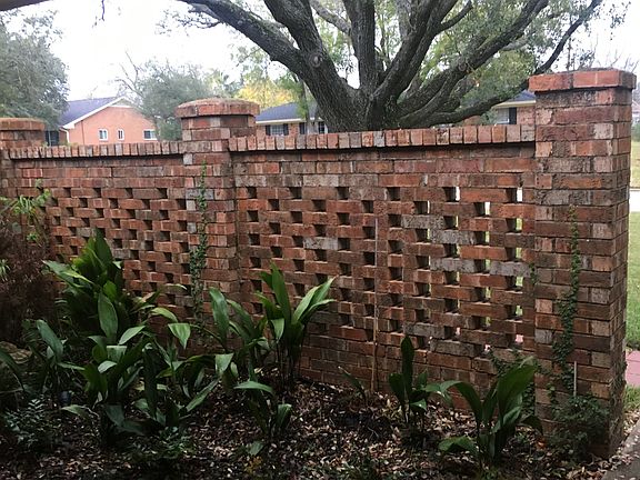 Front entrance garden area