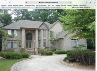 1530 Scenic Hollow Dr, Rochester Hills, MI