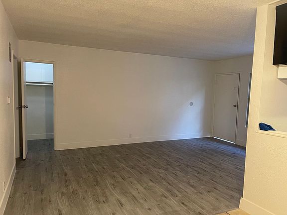 3rd image of 1032 Larch St