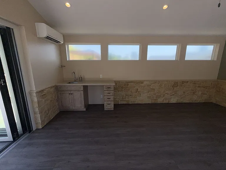 2746 N Kenneth Rd — Photo 14