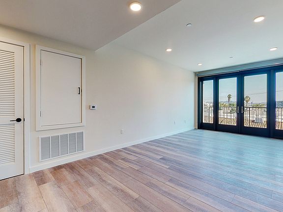 5th image of 1070 S Bedford St #201