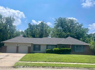 2011 SW 32nd St, Topeka, KS 66611