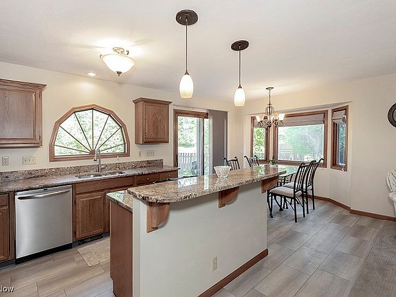 3rd image of 34889 Aspenwood Ln