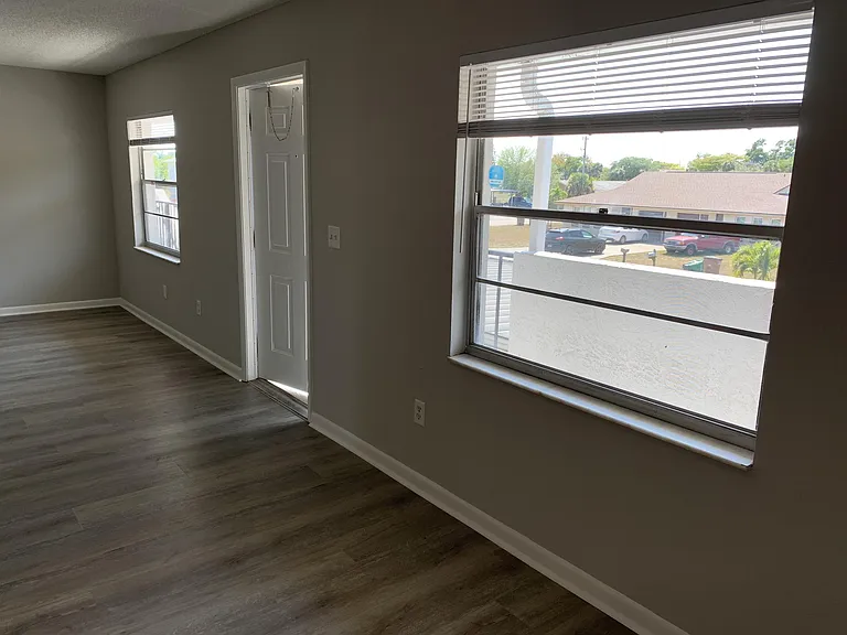 639 SE 13th Ave #120 — Photo 6