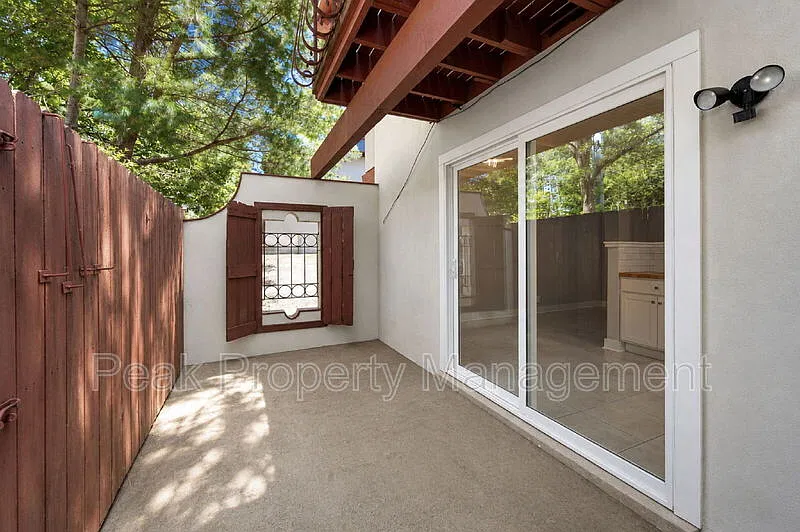 2 bed, 1.0 bath, 1147 sqft, $1,800 — Photo 3