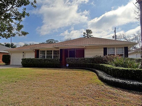 Located well inside the beautiful neighborhood, away from busy streets.