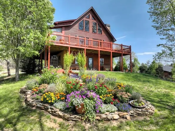 256 Bailey Farm Ln, Mineral Bluff, GA 30559