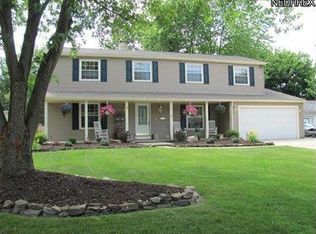 5874 Park Ridge Dr, North Olmsted, OH