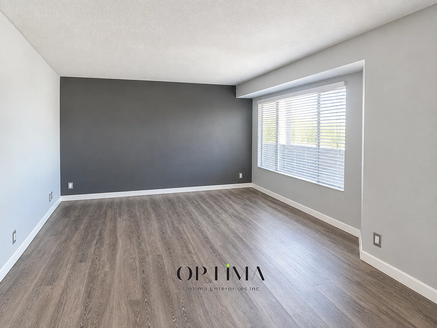 910 Gaviota Avenue — Photo 2