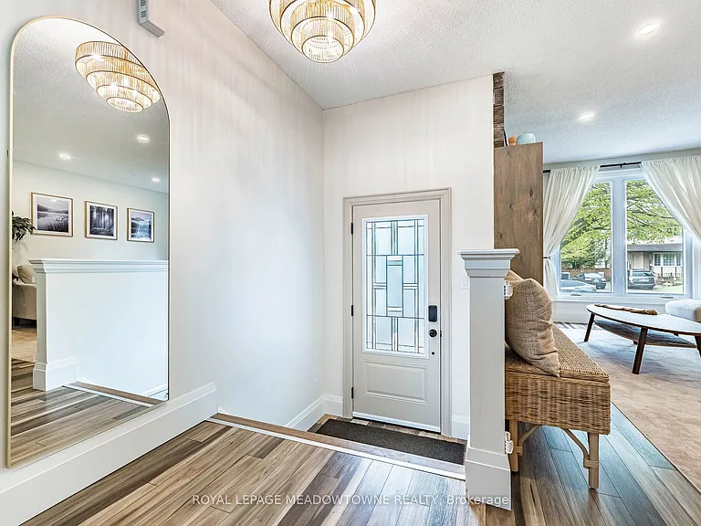 520 Pineview Gdns — Photo 4