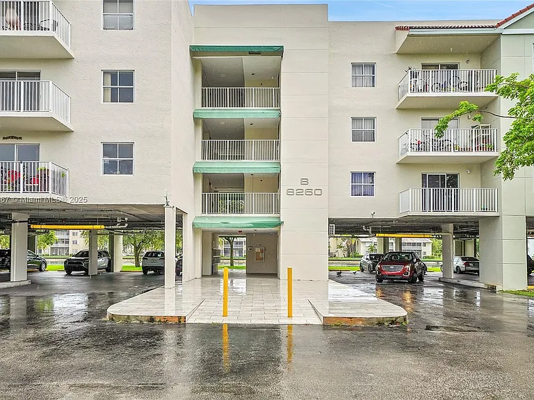 8260 SW 210th St #201 — Photo 31