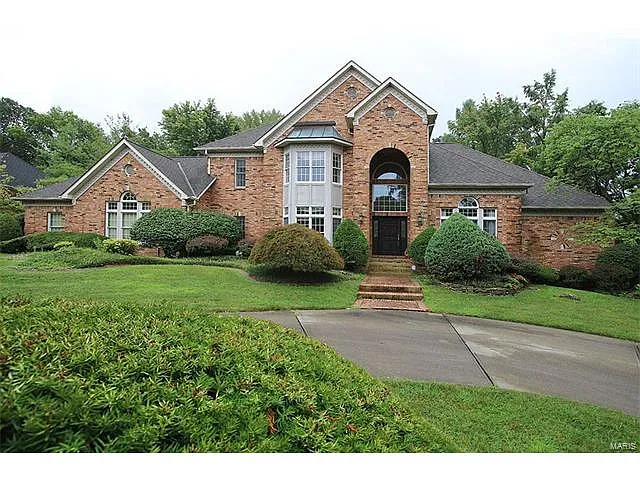 38 Country Club Dr photo 1
