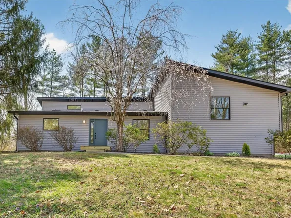 4620 S Woodbine Dr, Bloomington, IN 47403