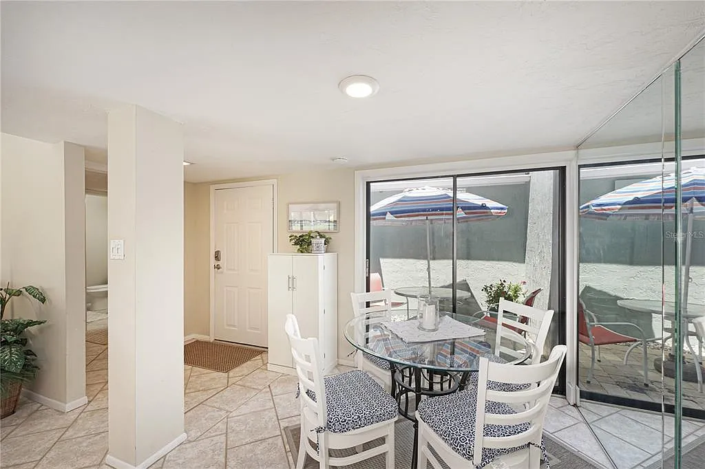 2 bed, 2.0 bath, 1178 sqft, $2,950 — Photo 4