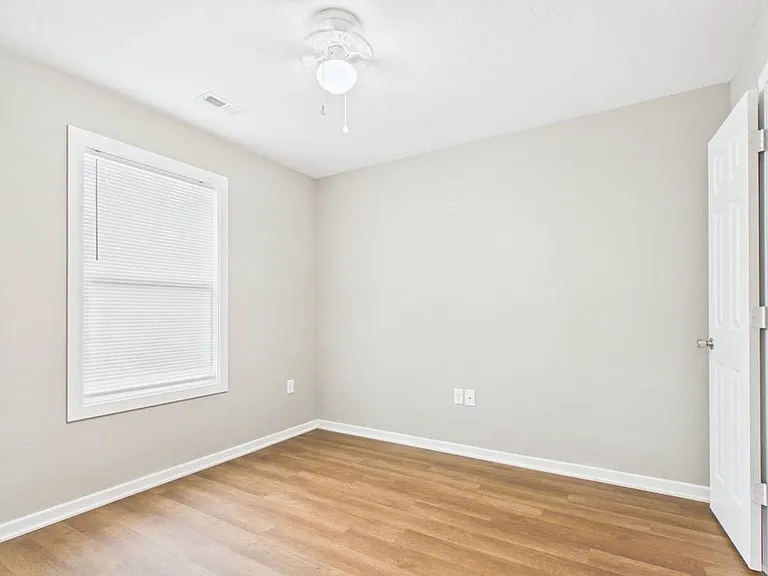 306 W Market St — Photo 43