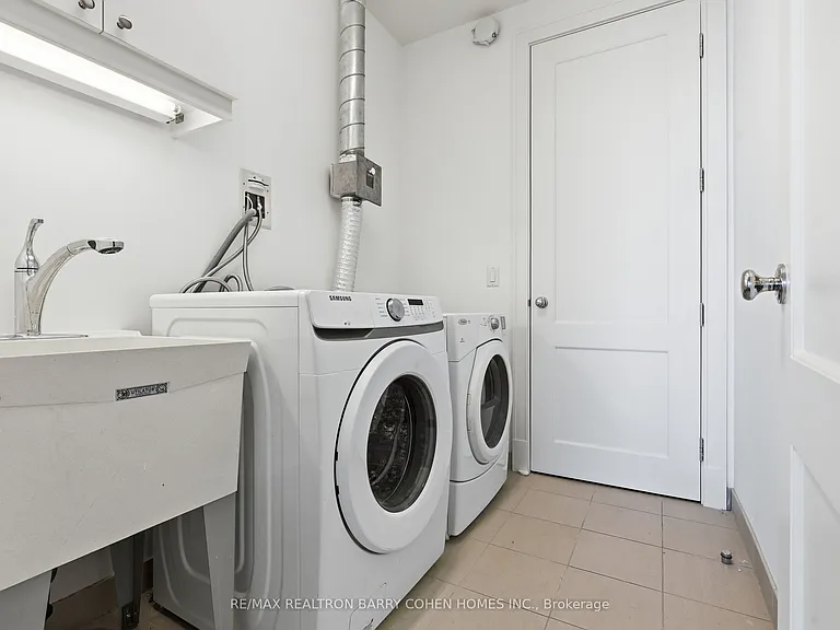 183 Wellington St W #4502 — Photo 27