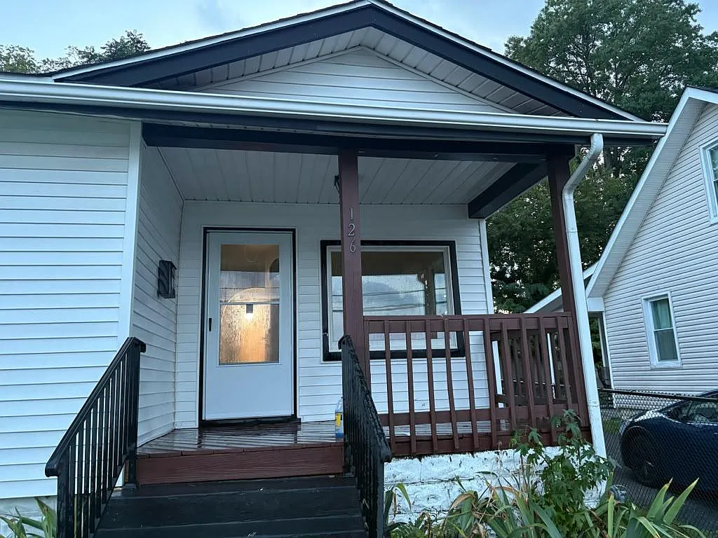 126 Leonard Ave — Photo 1