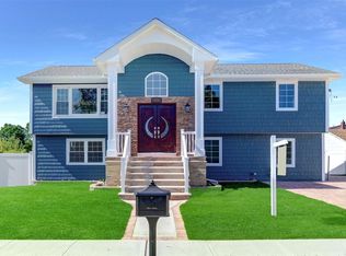 39 Texas St, Hicksville, NY 11801