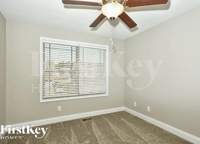 1337 Harmon Ln — Photo 9