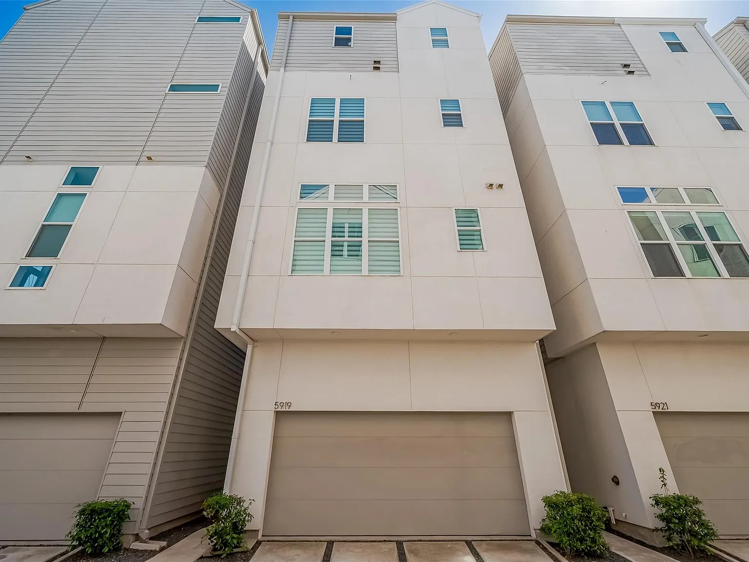 3 bed, 4.5 bath, 2970 sqft, $4,500 — Photo 4