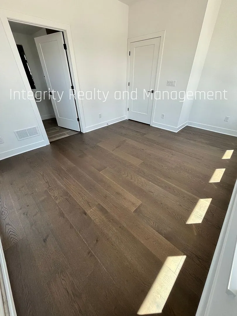 3 Bed/3.5 Bath Townhome- 10976 E Geddes Pl — Photo 3