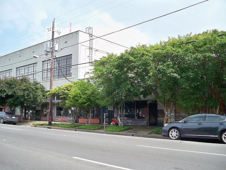 1st image of 3026 Commerce St #205-1