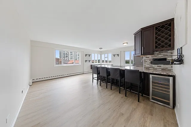 708 W Bittersweet Pl #701 — Photo 9