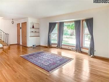 2nd image of 2535 Traymore Rd