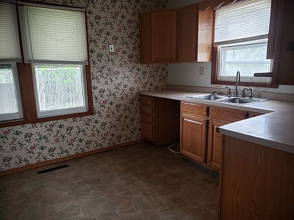 5th image of 920 W Norris Dr