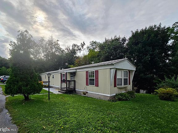 2nd image of 709 Primrose Ln