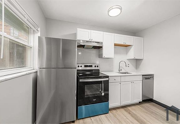 2nd image of 1464 Parsons Ave