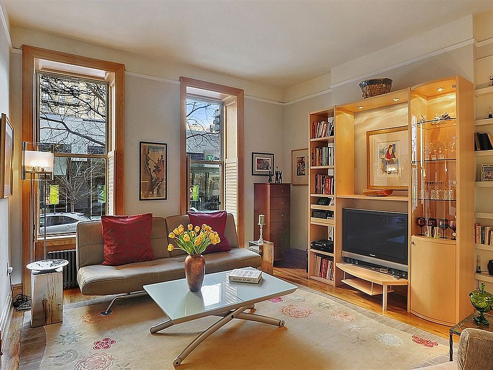 1st image of 300 W 109th St #K