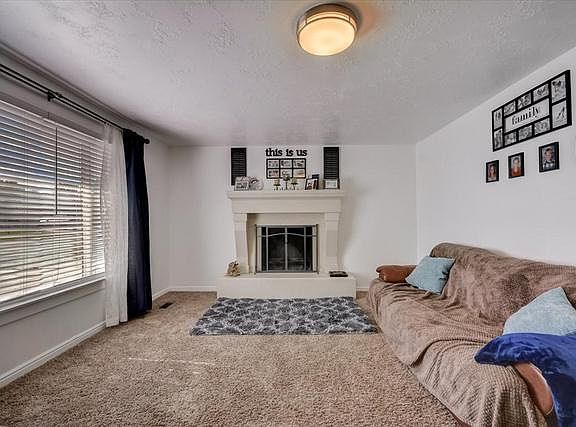 5th image of 4042 W Severn Cir