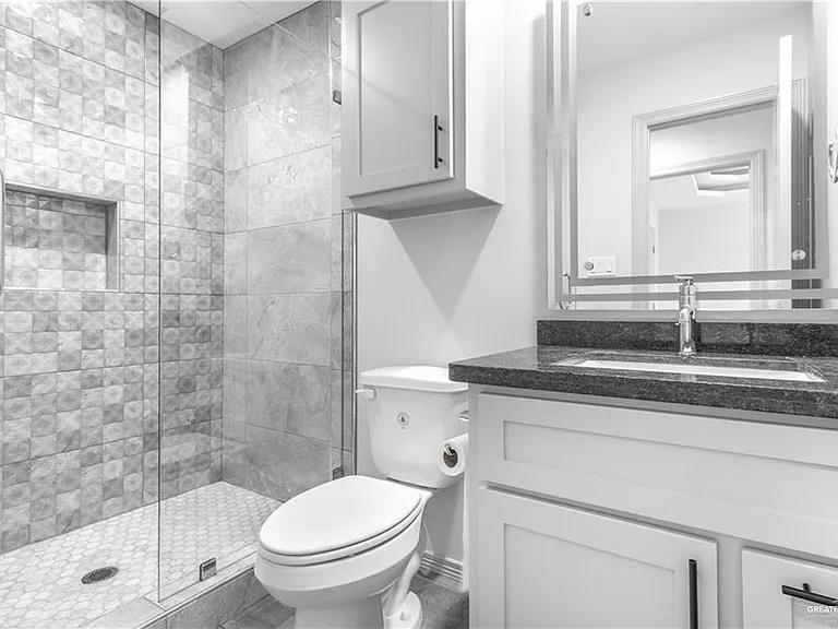 1929 Sunset Dr — Photo 10