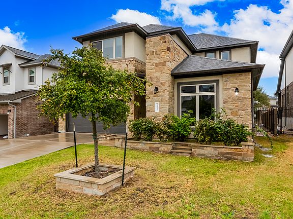 2nd image of 2916 Zelma Dr