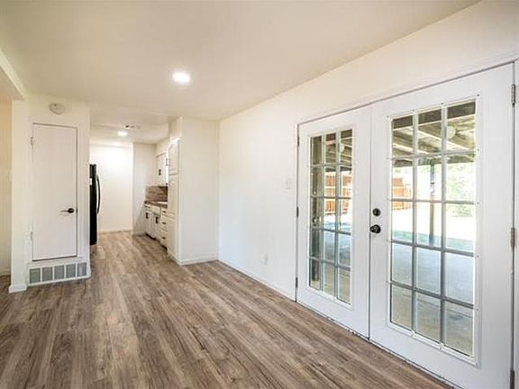 3rd image of 2227 Meadow Crst