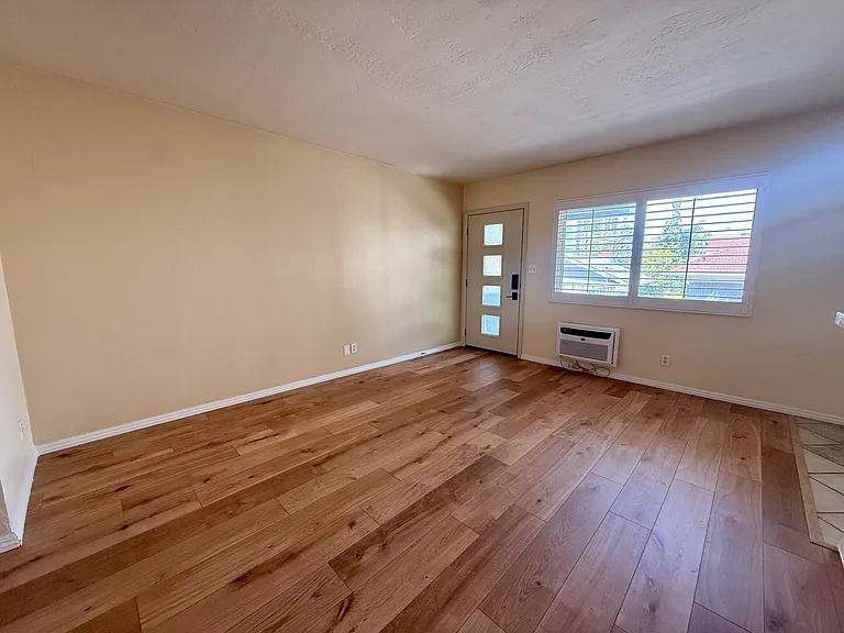 1464 Essex St #7 — Photo 7